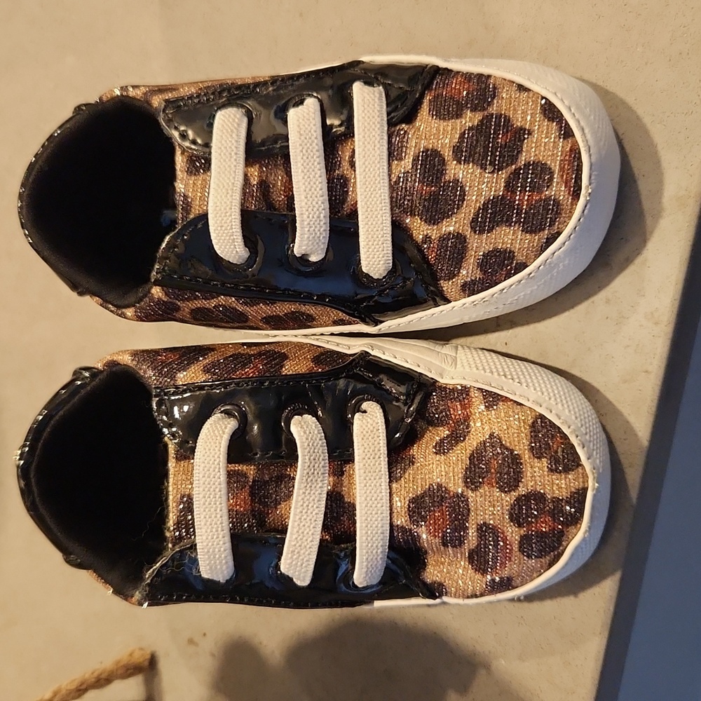 Michael Kors Kids Little Kid's  Leigh booties sz 4